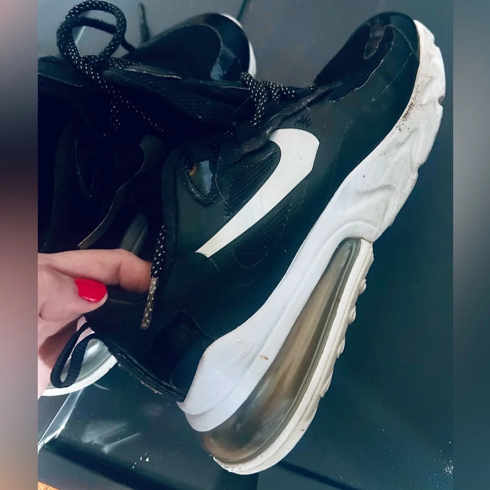 NIKE Air Max' Sporty-Style Women’s Athletic Shoes, Black & White, Size: 7, EUC